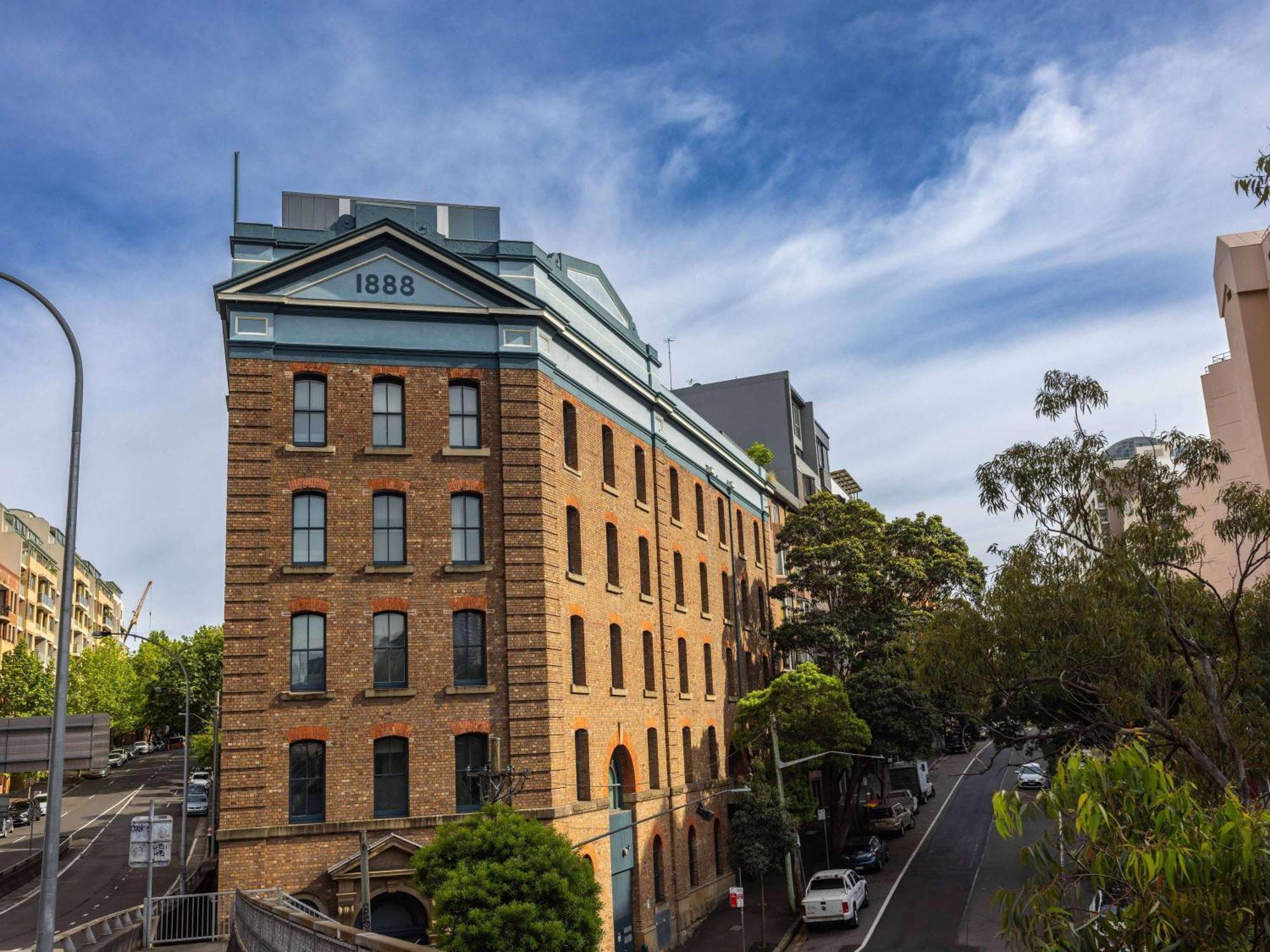 Hotel Woolstore 1888, Sydney - Handwritten Collection Kültér fotó The former police station at 1880